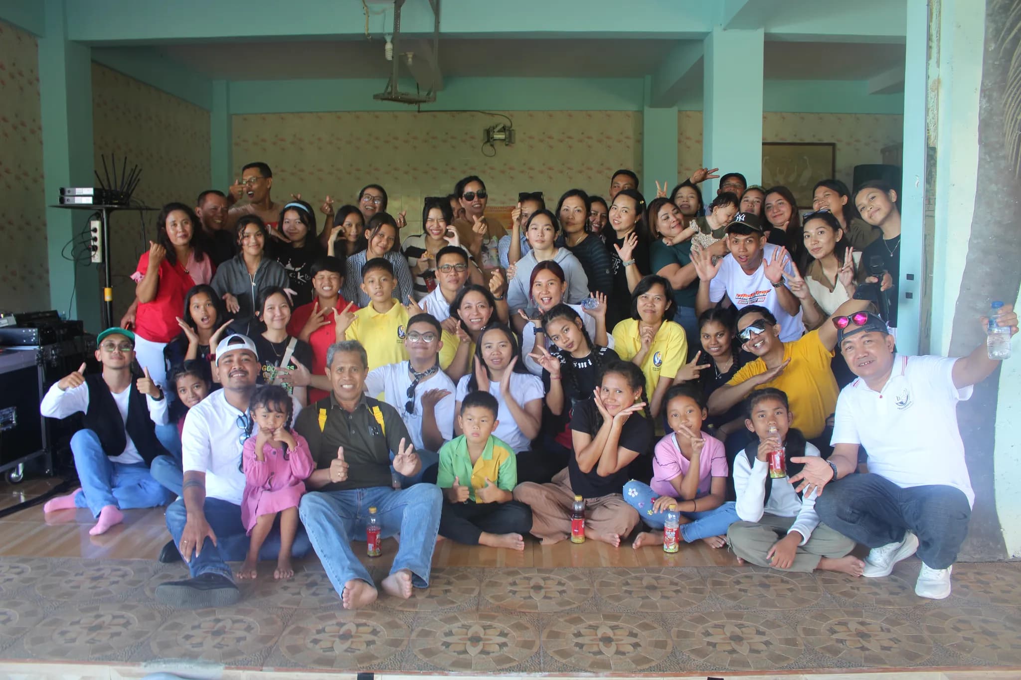 Kebersamaan jemaat GPdI Hebron
