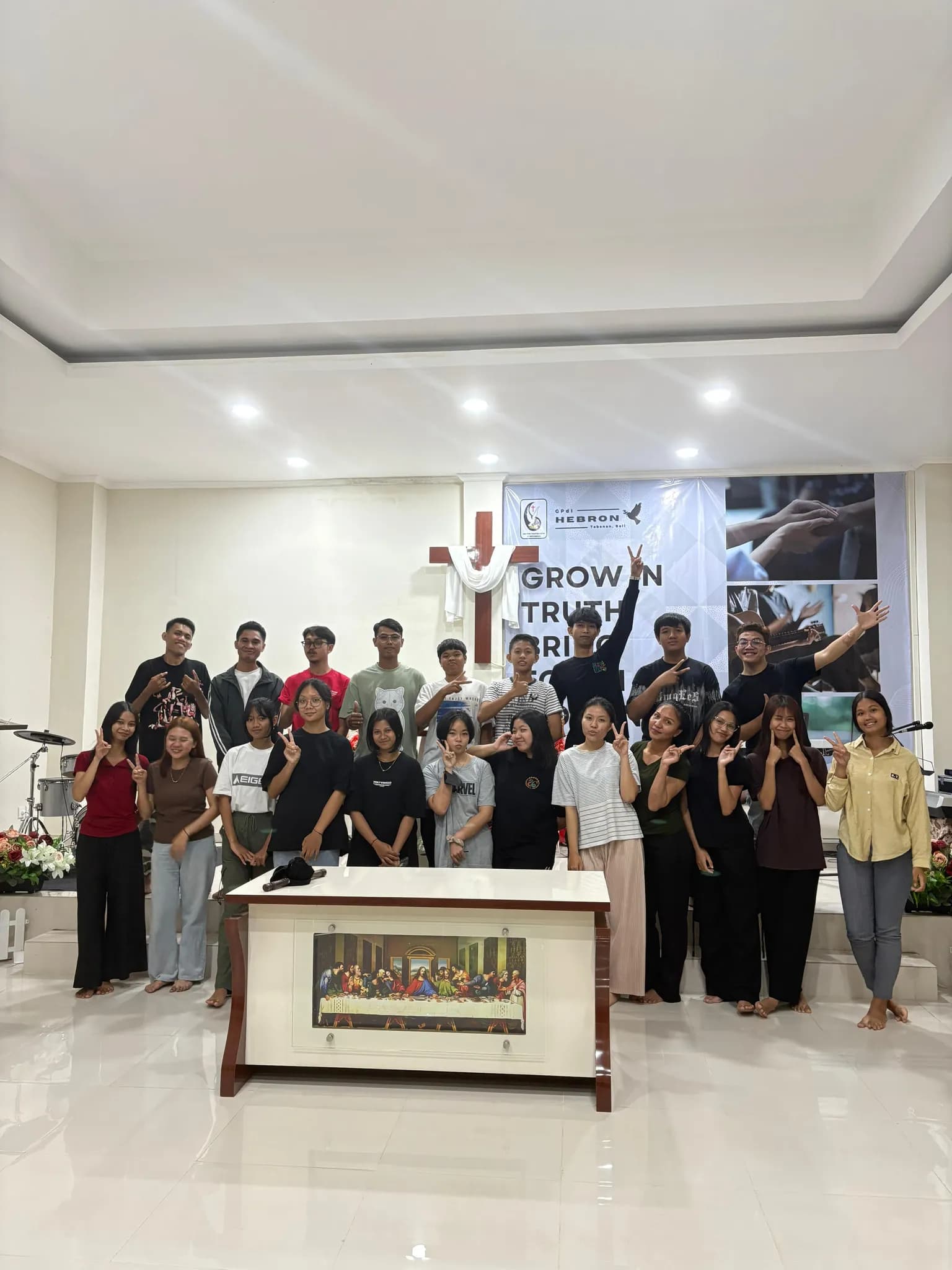 Kebersamaan jemaat GPdI Hebron